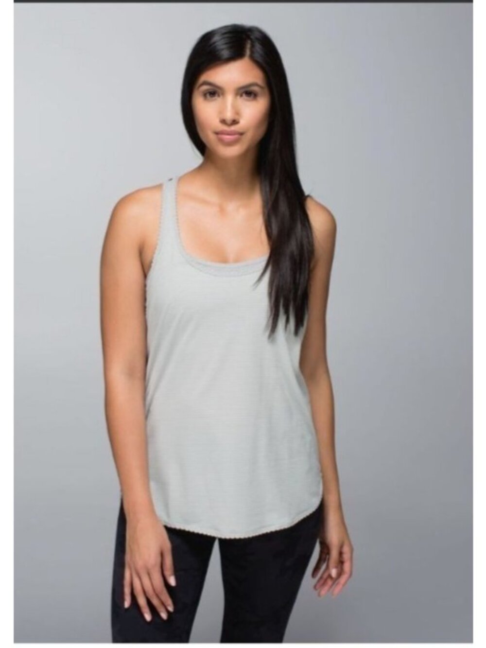 Lululemon Size 4 Silver Heathered Loose Fit Odor Sweat Wicking Yoga Tank